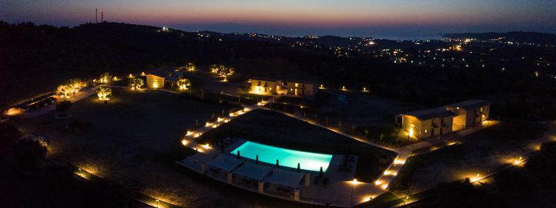 Mint Retreat Suites (Adults Only) Kalandra Ngoại thất bức ảnh