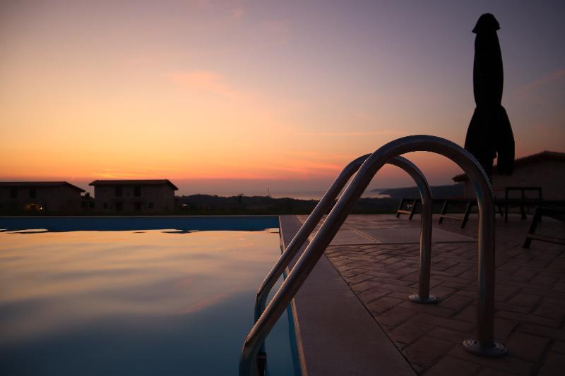 Mint Retreat Suites (Adults Only) Kalandra Ngoại thất bức ảnh